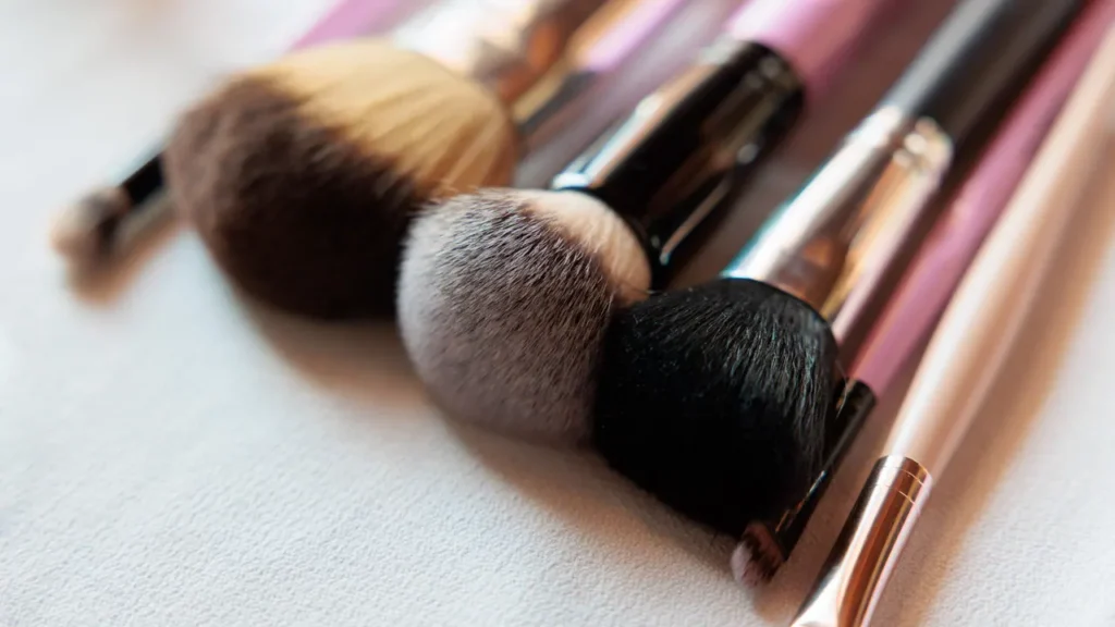 Consulenza immagine per eventi con pennelli trucco e accessori make-up