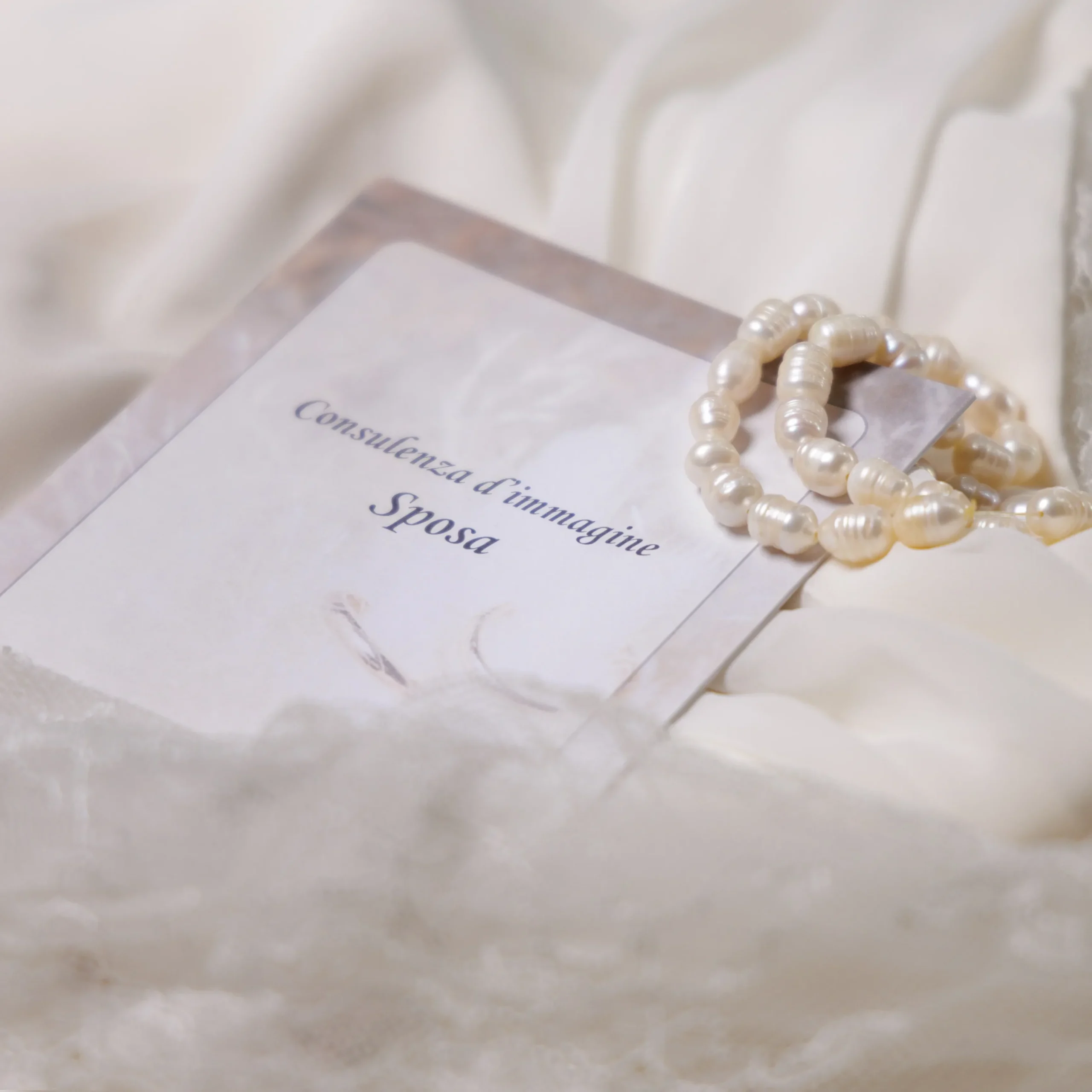 Consulenza d'immagine sposa con gioielli e tessuti in pizzo